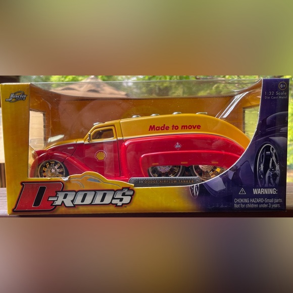 D-Rods - 1939 Dodge Airflow Tanker - Shell - 1:32 Scale Car - Picture 1 of 3